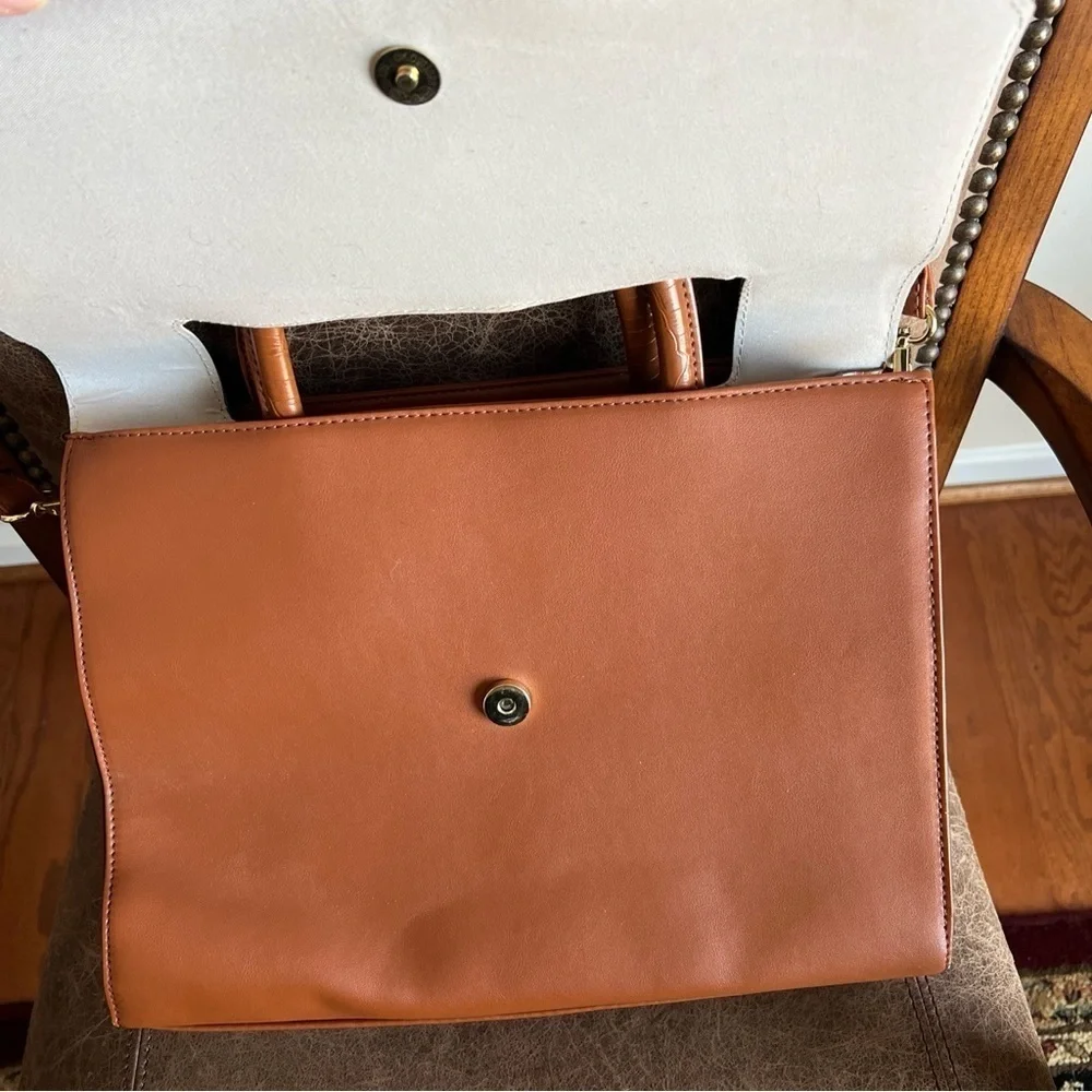 EUC Women's BCBG Camelia‎ Satchel!!